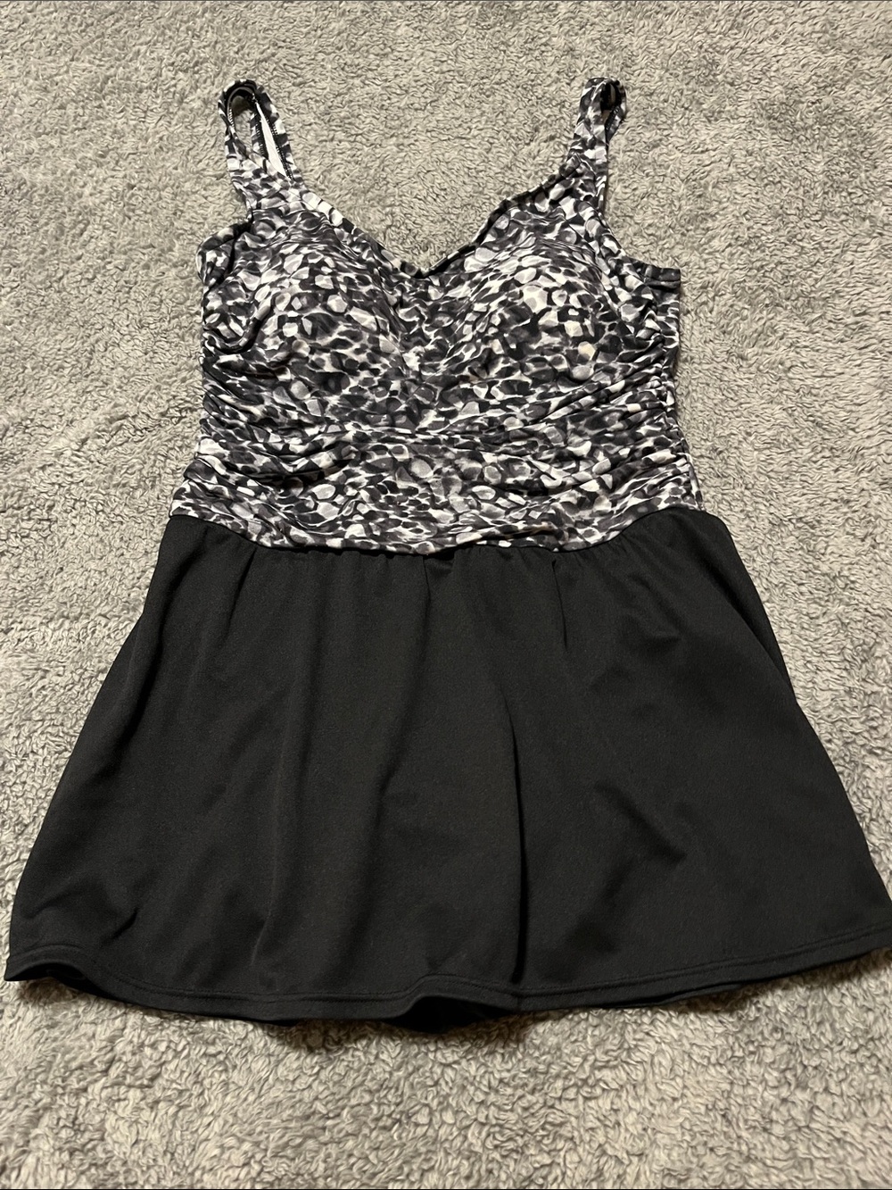 Suddenly Slim Catalina Black and Gray Printed Swimdress Size Large 12-14